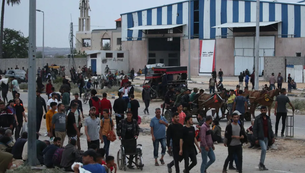 الأمم المتحدة: بائسون يتضوّرون جوعاً في غزة استولوا على معظم الطحين قبل ‏وصوله إلى وجهته