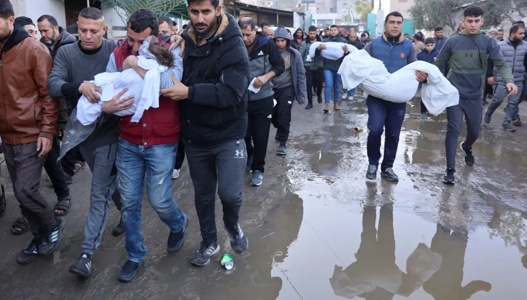 الجيش الإسرائيلي يوسّع عمليّته شمالي غزة... مدرسة إيواء ومستشفى تحت القصف