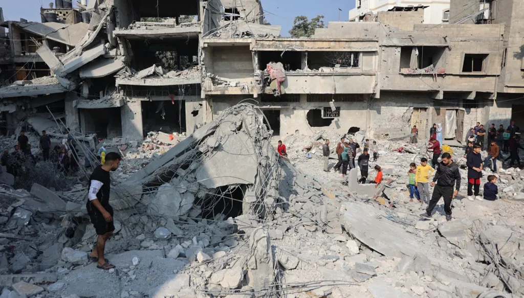 ضحايا في غزة... وقوّات إسرائيلية تحاصر مدرسة تؤوي نازحين