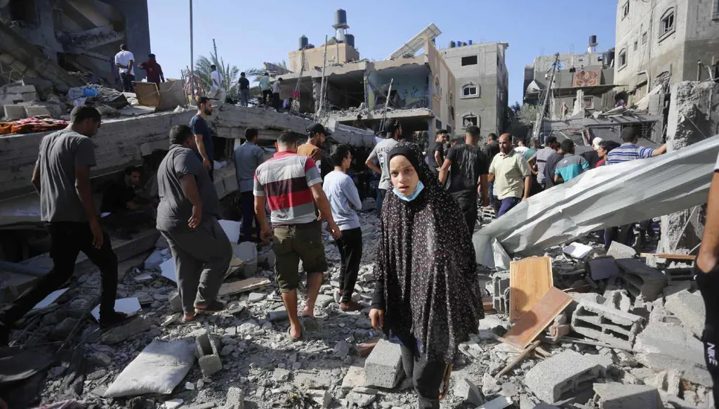 ضحايا بقصف إسرائيلي على غزة... والجوع يُهدد شمال القطاع