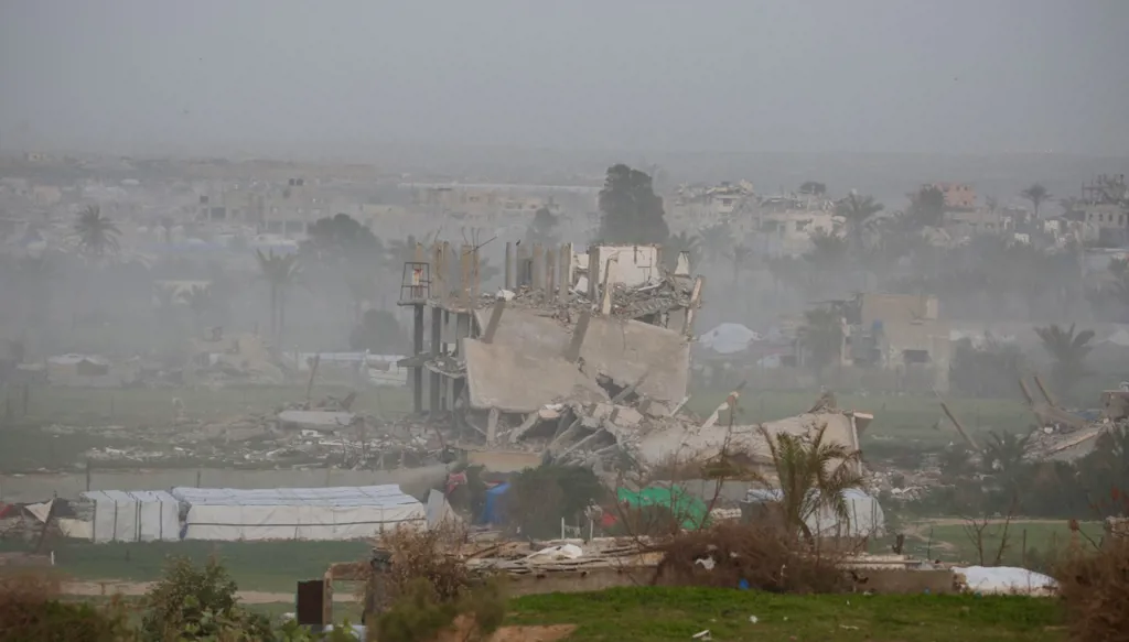 إصابة ضابط شمالي القطاع... الجيش الإسرائيلي يقصف غزة واتّجاه لـ"رد قاس"
