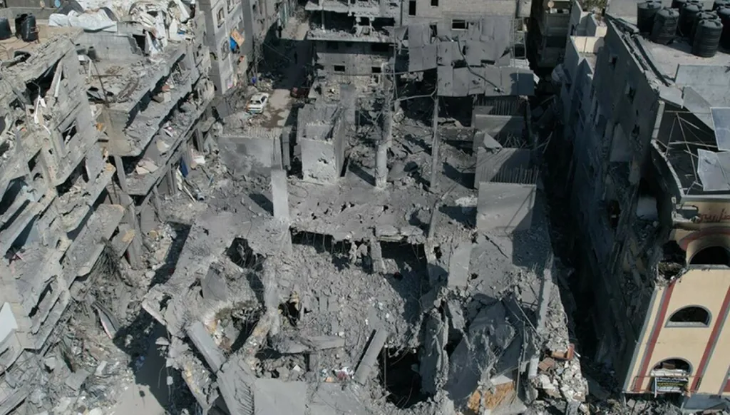 ضحايا بغارات إسرائيلية متواصلة على غزة