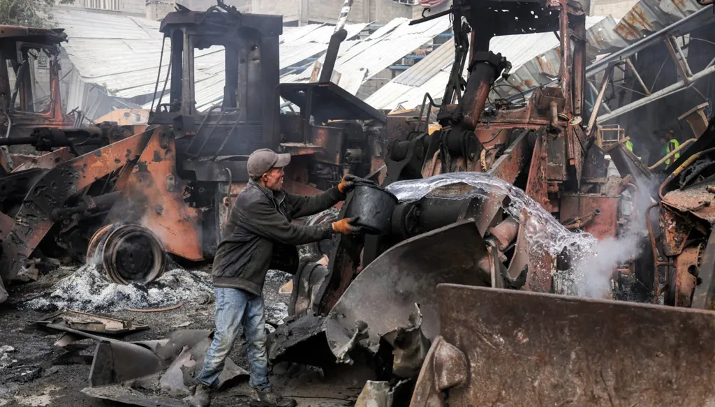 وفد من "حماس" يغادر مصر لبحث "أفكار جديدة" للتهدئة في غزة