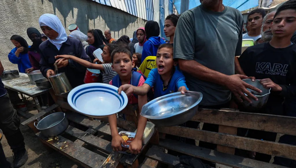 "مجزرة المساعدات في غزة" تحصد 27 فلسطينياً... وأكثر من 90 جريحاً!