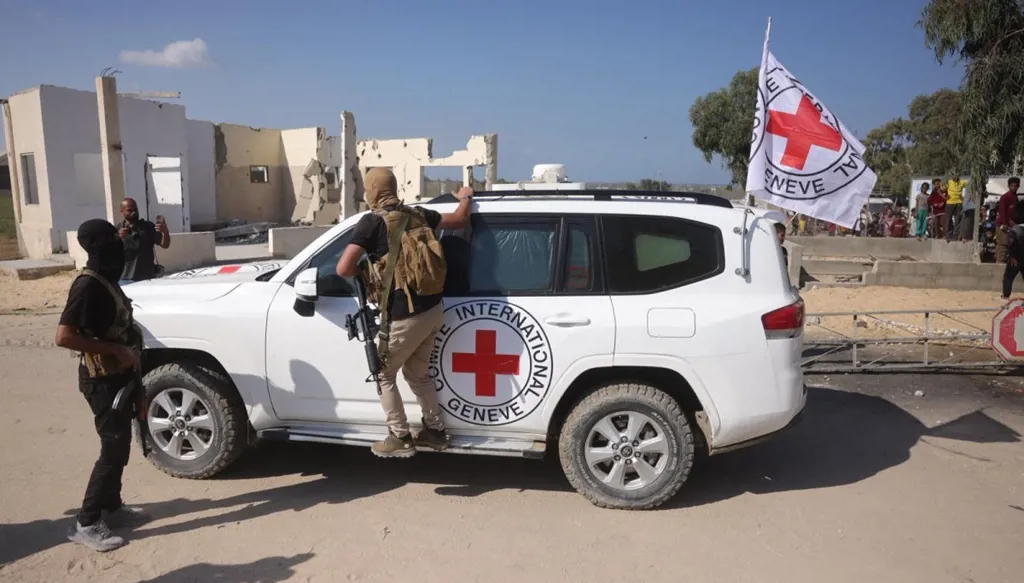 إسرائيل تعلن عودة جميع الرهائن العشرين الأحياء إلى إراضيها ووصول أول حافلة تقل أسرى فلسطينيين إلى غزة... "النهار" في تغطية مباشرة