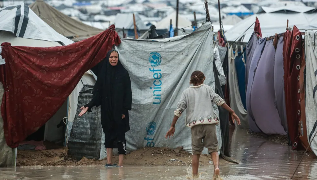 5 عند الخامسة: قضية انفجار مرفأ بيروت و"الغلطة الكبيرة"... مجلس للسلام وإشارة جديدة