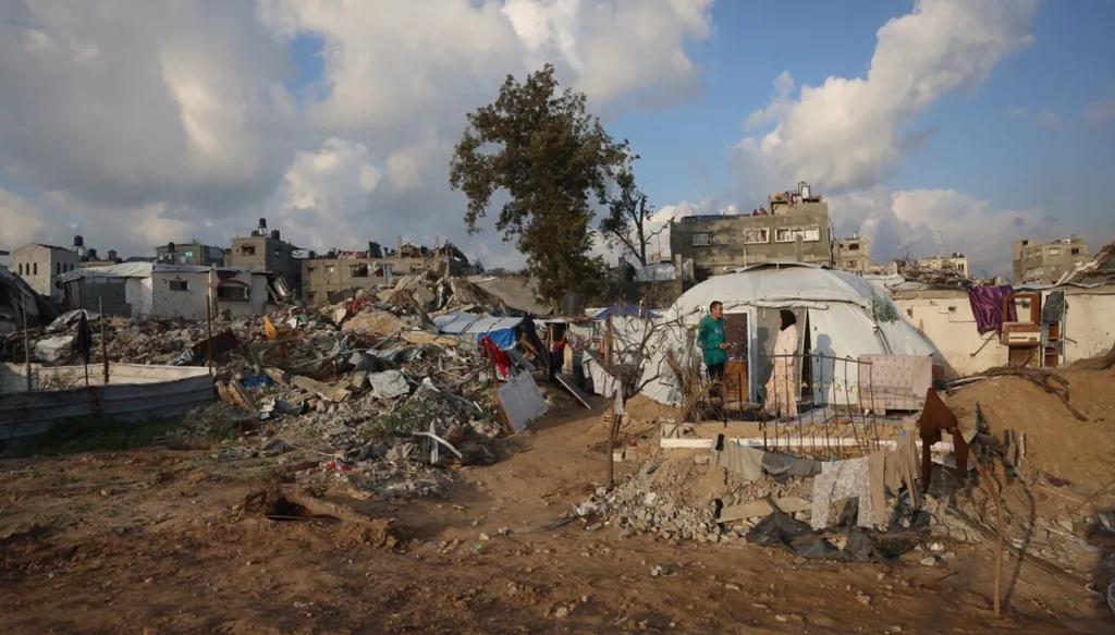 5 عند الخامسة: "نزالات سياسية" وغارات إسرائيلية... أجواء الميلاد تعود إلى بيت لحم