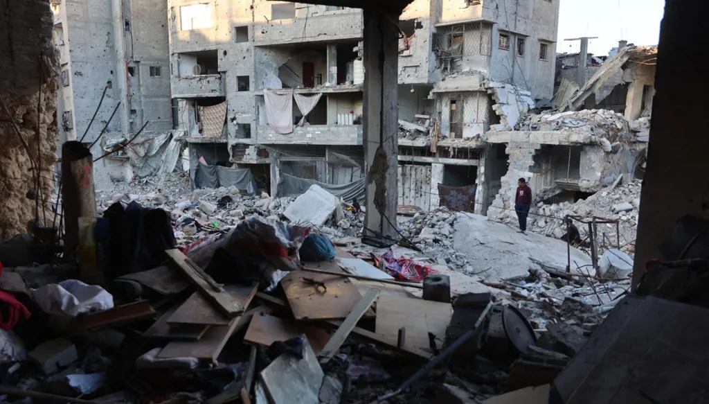 5 عند الخامسة: "حزب الله" نحو "الكنف اللبنانيّ"... هل اقترب اتّفاق غزة؟