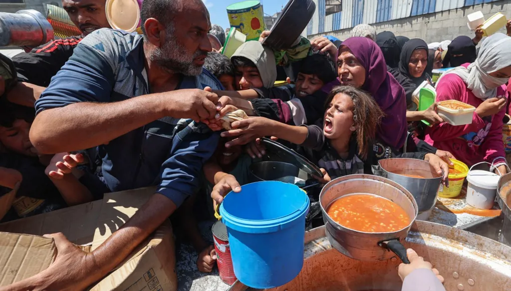 تفاقم الجوع في غزة... وطحين "مسوّس" يزيد المعاناة!