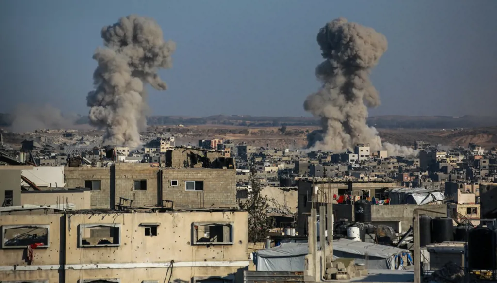 مقتل 43 فلسطينياً بغارات جوية إسرائيلية على قطاع غزة