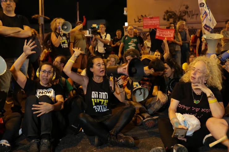 احتجاجات في تل أبيب على استمرار الحرب في غزة (أكس) 