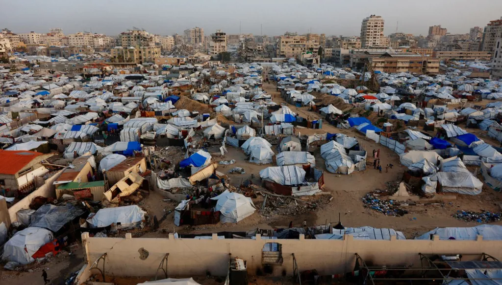 معبر رفح ينتظر قرار فتحه... وإعمار غزة قد يمتد لـ10 سنوات!