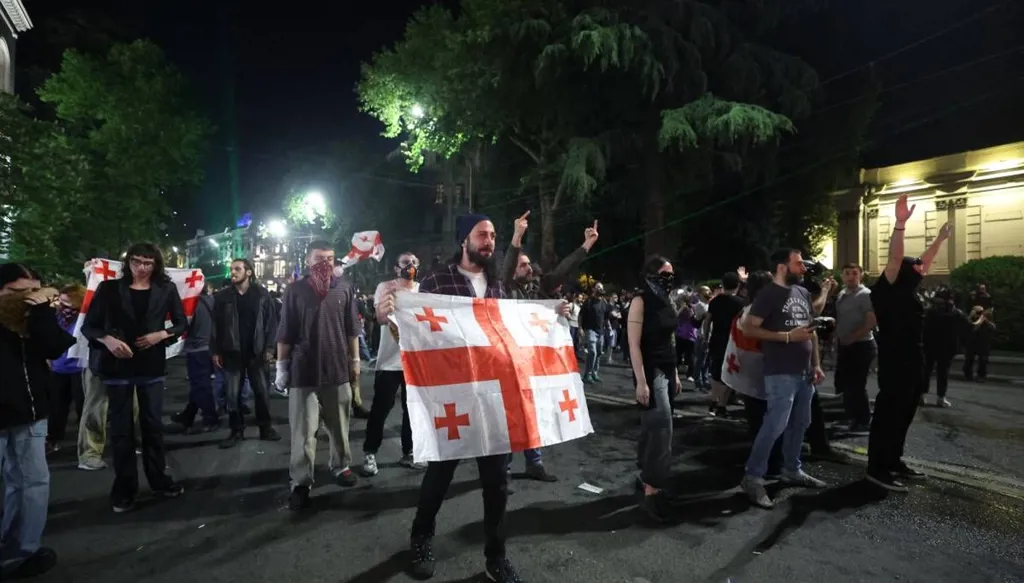 جورجيا... الشرطة تستخدم الغاز المسيل للدموع لتفريق متظاهرين ‏مؤيدين لأوروبا