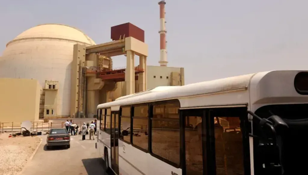 L'Iran signale une troisième attaque près de la centrale nucléaire de Bushehr alors que les tensions augmentent concernant le réacteur d'Arak