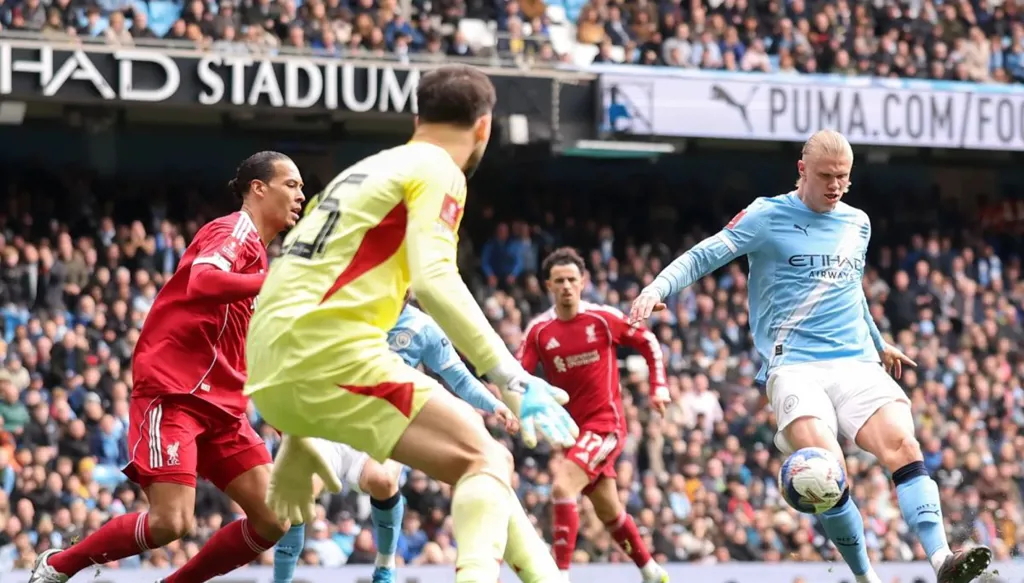 موعد مباراة ليفربول ومانشستر سيتي في الدوري الإنكليزي والقنوات الناقلة