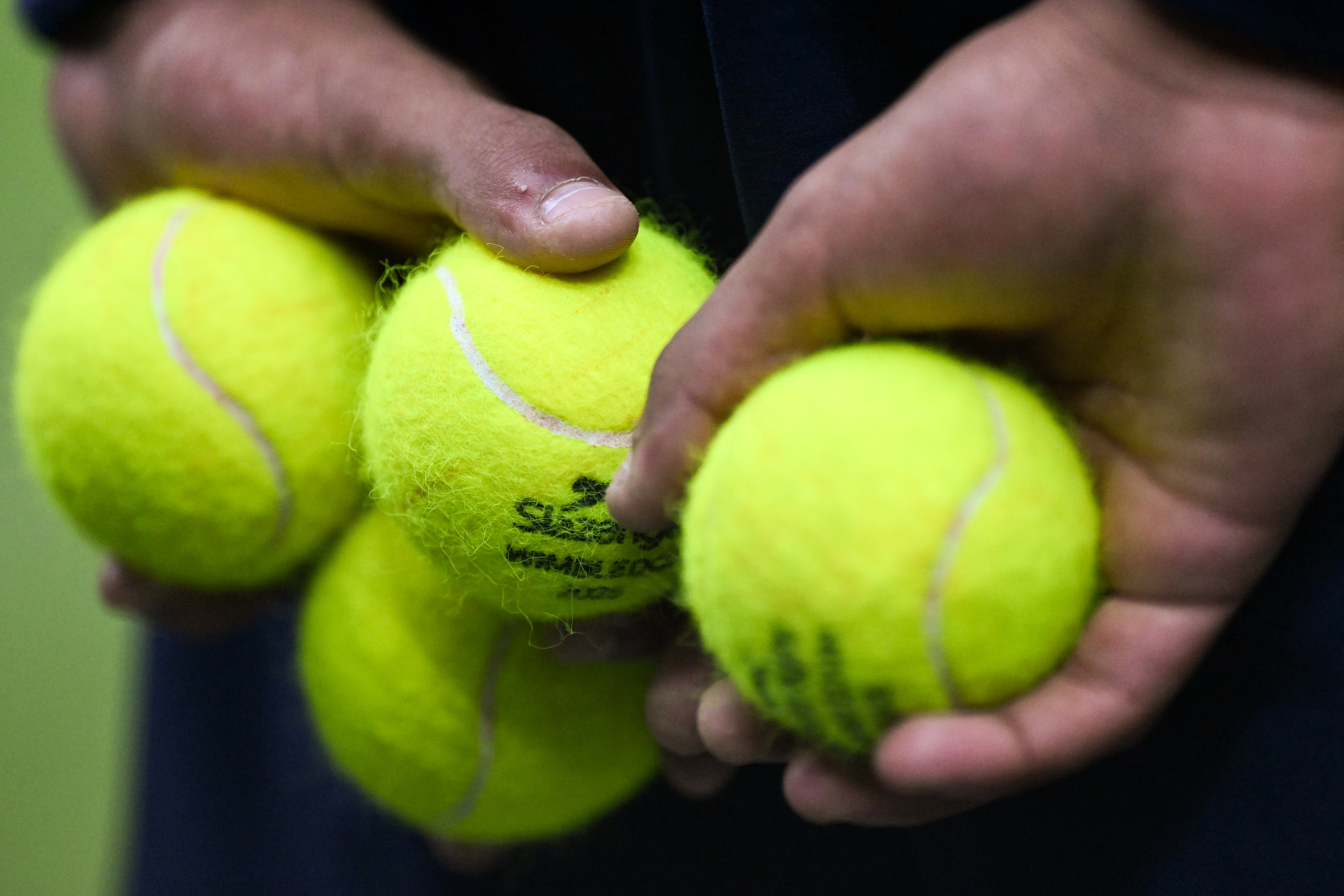 أُدين اللاعب الفرنسي بارتكاب 27 مخالفة. (وكالات)