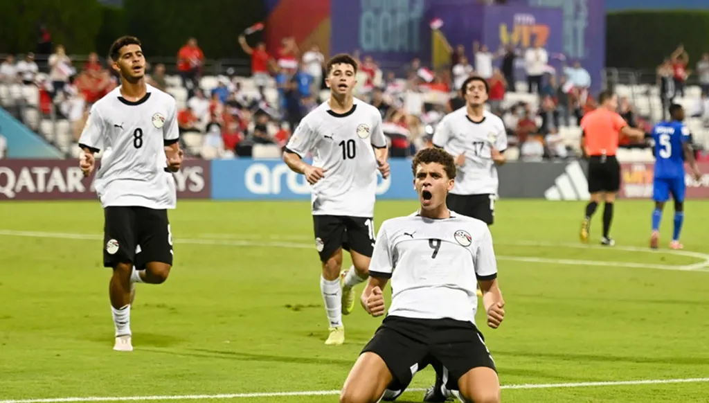 برشلونة يفعّل بند شراء حمزة عبد الكريم من الأهلي المصري