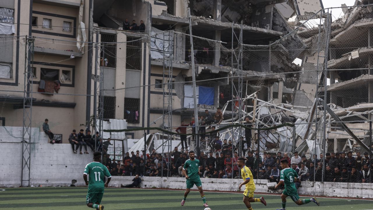 غزة تتحدّى الدمار. (وكالات)