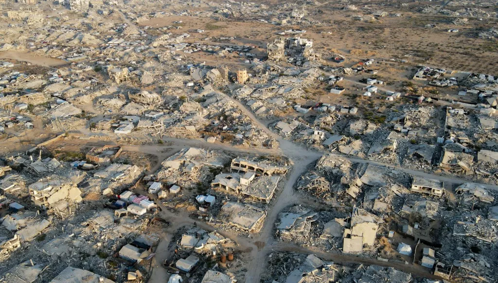 61 مليون طن من الأنقاض في قطاع غزة!