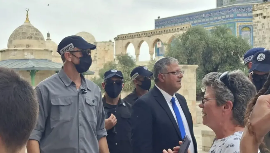 بن غفير يقتحم المسجد الأقصى (صور)
