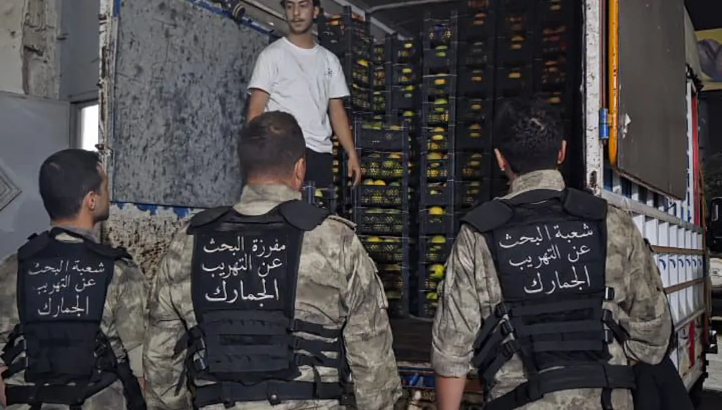 عمليّة نوعية للجمارك... ضبط منتجات زراعية مهرّبة في قب إلياس