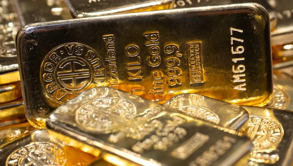 الذهب يتراجع مع صعود الدولار وسط تعثر المفاوضات الأميركية الإيرانية