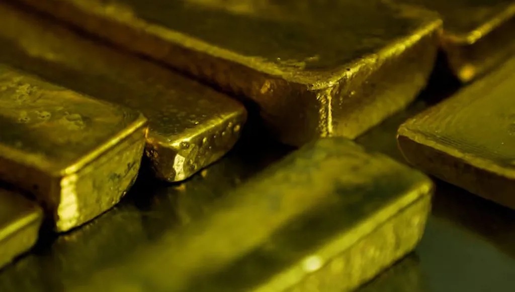 الذهب يتراجع... كم سجّل سعره؟