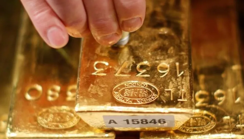تراجع في سعر الذهب على وقع التطوّرات... كم بلَغ؟