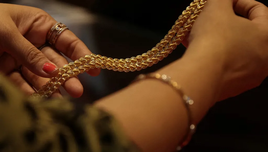 تداعيات الهدنة الأميركية – الإيرانية... الذهب يرتفع فكم بلغ؟