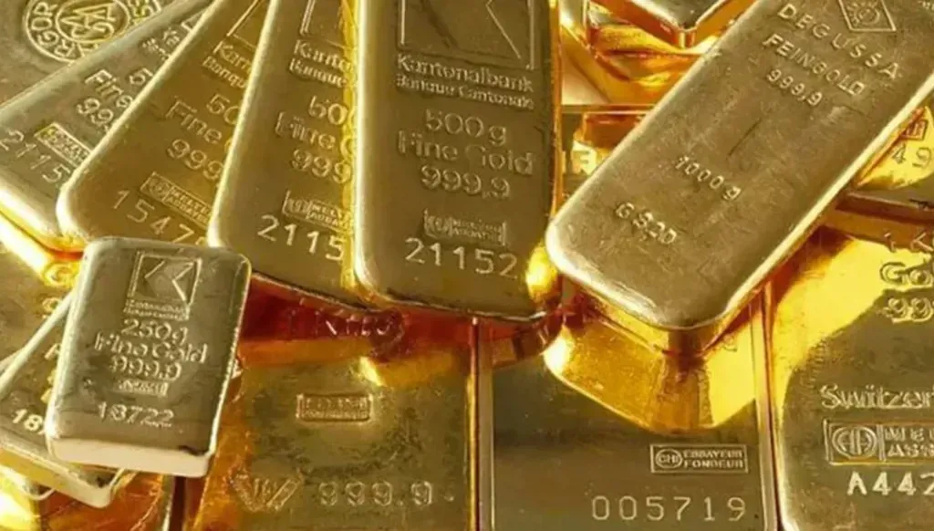 Les prix de l'or chutent sous la pression d'un dollar plus fort