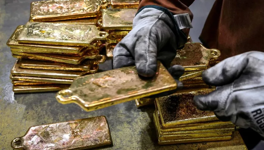 هل يهبط الدولار ويرتفع الذهب إذا هدأت التوترات بين واشنطن وطهران؟