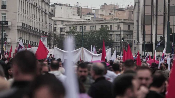إضراب للعمال في اليونان احتجاجا على خطة حكومية لزيادة ساعات ‏العمل (أكس)‏