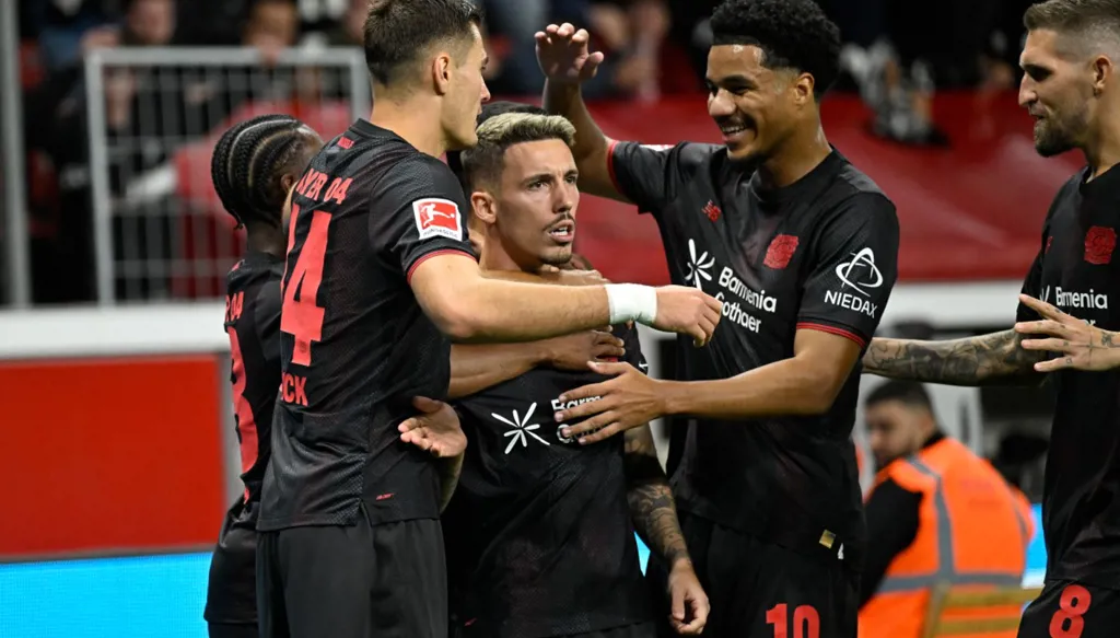 باير ليفركوزن يفوز بتسعة لاعبين في الظهور الأول بعد تين هاغ