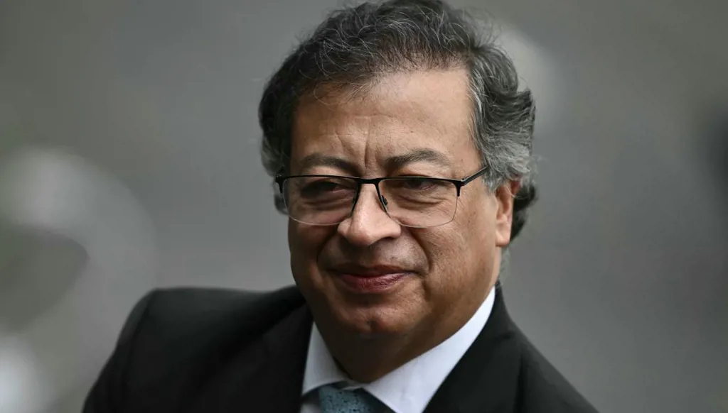 رئيس كولومبيا يدعو إلى استقالة جميع وزرائه بسبب أزمة حكومية