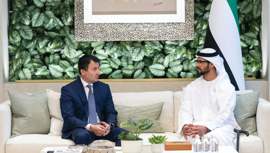 زايد بن حمدان بن زايد يبحث تعزيز التعاون الاقتصادي والاستثماري مع نائب رئيس وزراء أوزبكستان