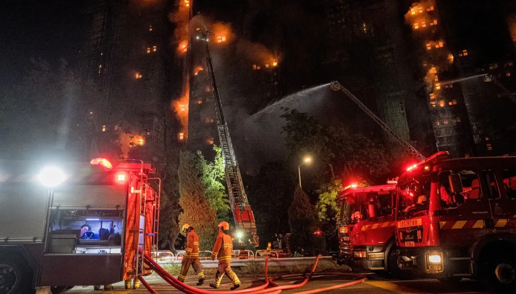 في هونغ كونغ... ارتفاع حصيلة قتلى حريق مجمع سكني إلى 44 (صور)