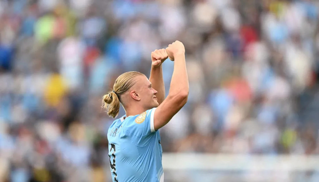 هالاند يقتحم نادي الـ300 هدف