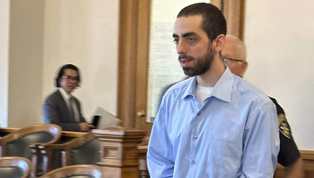 إدانة هادي مطر بمحاولة قتل الكاتب سلمان رشدي