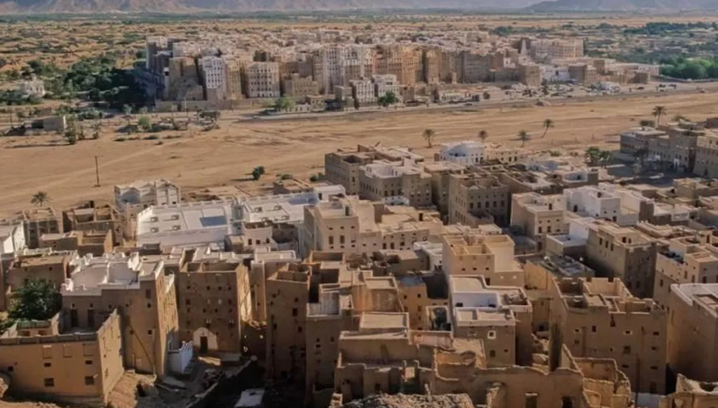 وفد سعودي في حضرموت: المملكة والإمارات تسعيان لسلام شامل في اليمن