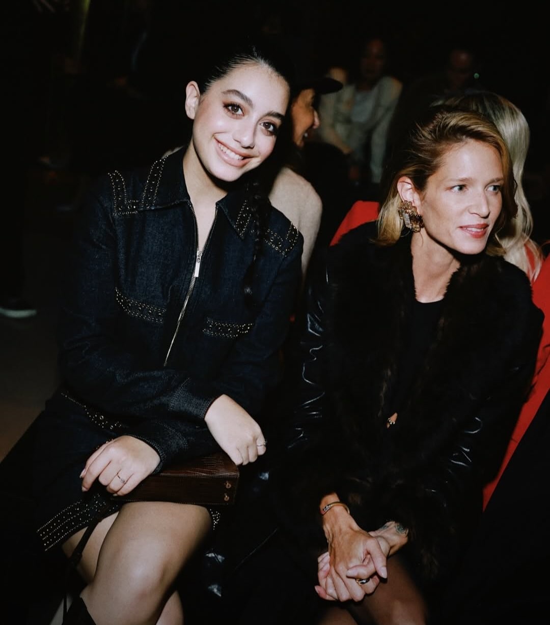 ياسمينا العبد في الصفوف الامامية لعرض كوتور ايلي صعب لربيع وصيف 2026 بباريس (انستغرام)