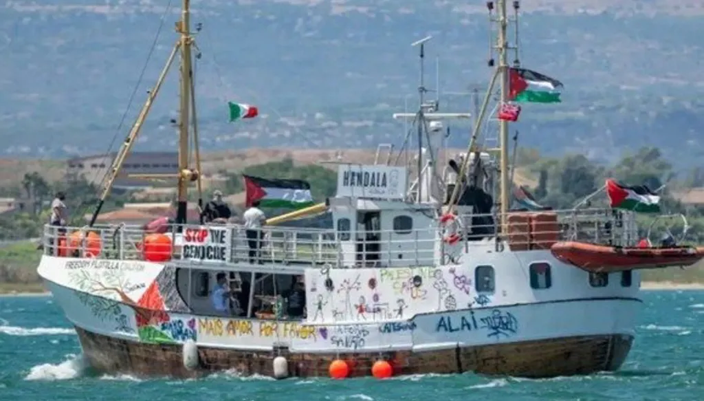 نشطاء سفينة "حنظلة" الموقوفون يضربون عن الطعام