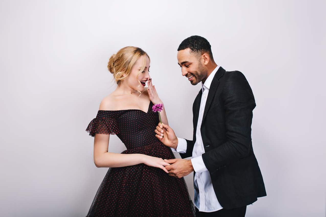 طلبات الـ Promposal بين الطلاب (Freepik)