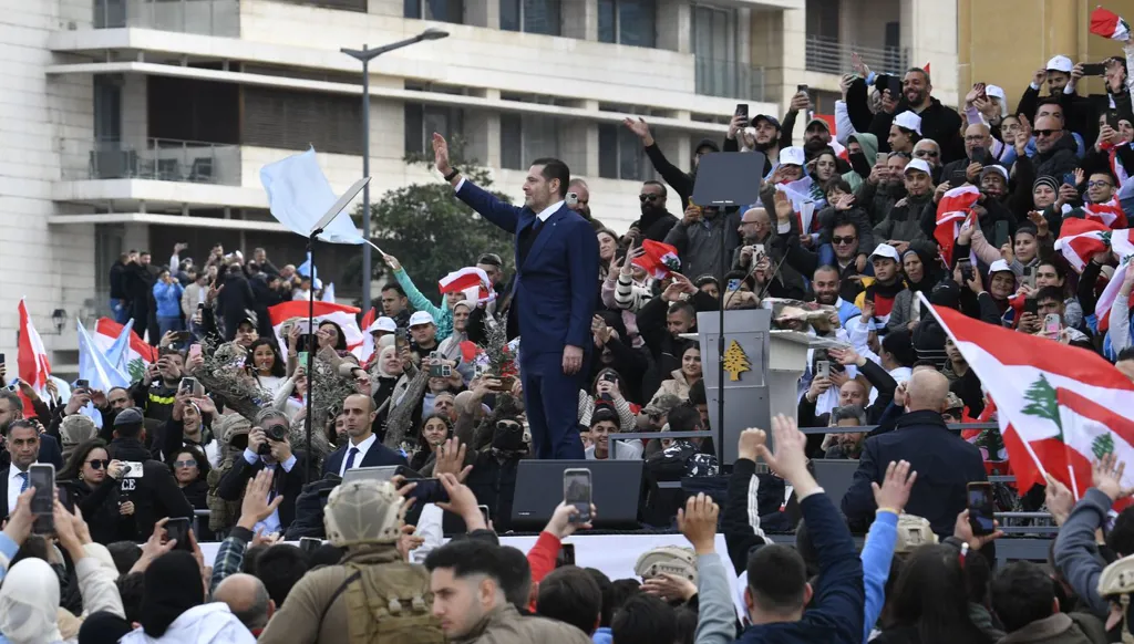 5 عند الخامسة - الحريري من بيروت: لا سلاح خارج الشرعية... وحراك لمواجهة "ريفييرا ترامب"