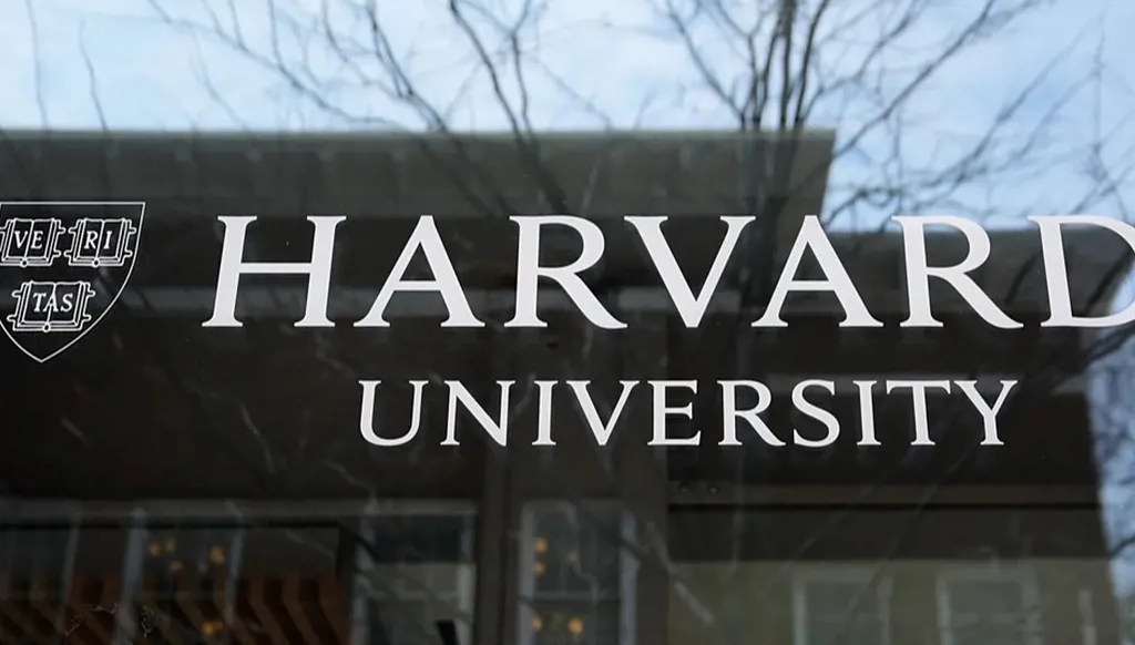 البنتاغون ينهي برامج التدريب والزمالة مع جامعة هارفارد