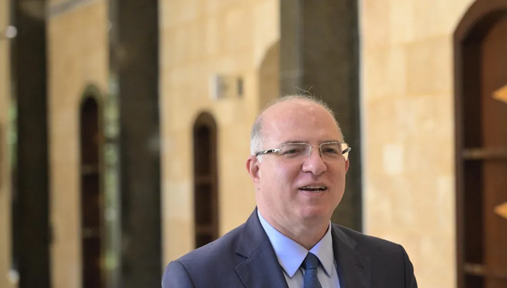 وزير العمل محمد حيدر: نحن والجيش واحد لكننا نرفض أن يزج في مواجهة بلا تسليح ولا قدرة