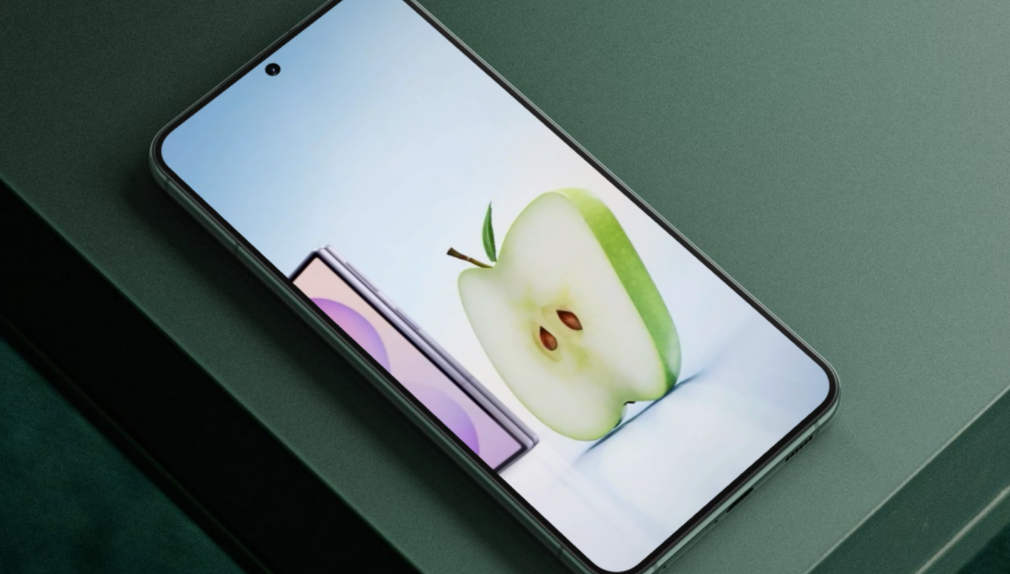 سامسونغ تفتح النار على أبل: سخرية لاذعة بسبب "iPhone Duo"