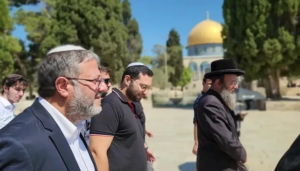 بن غفير يقتحم المسجد الأقصى مع مستوطنين (فيديو)