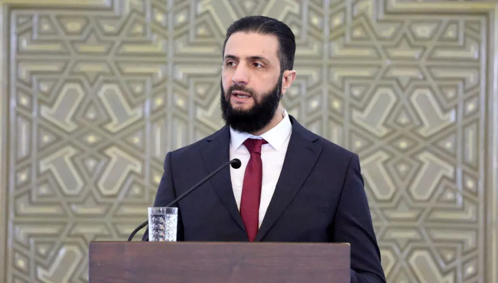 قبيل الاجتماع مع ترامب... إزالة اسم الشرع من قائمة العقوبات