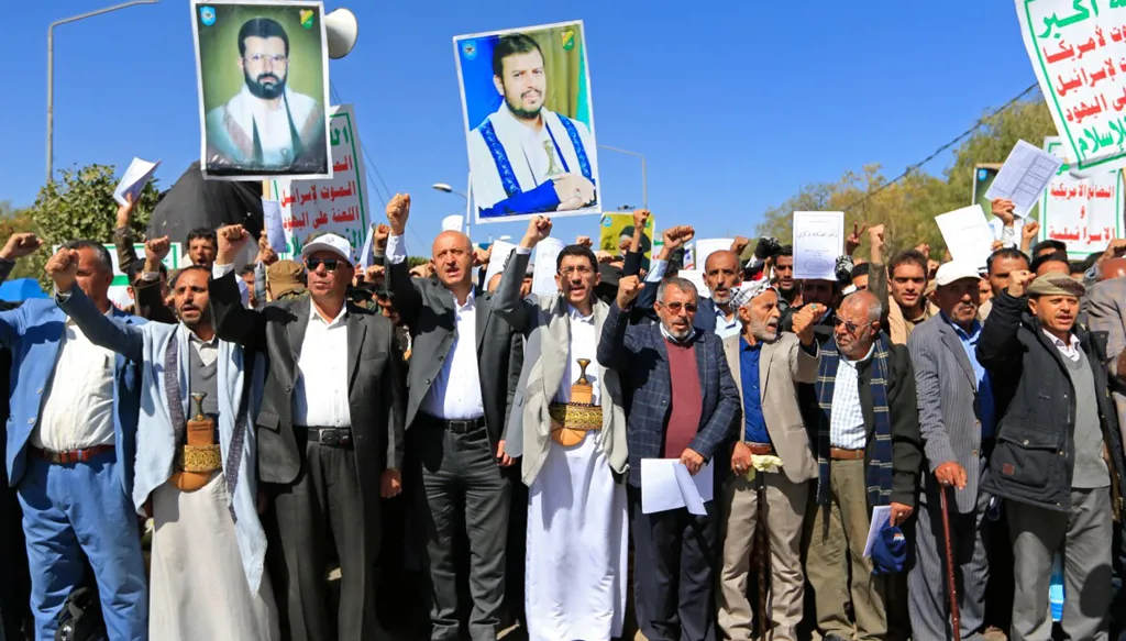 الحوثيون يعلّقون على القرار الأميركي: يستهدف الشعب اليمني