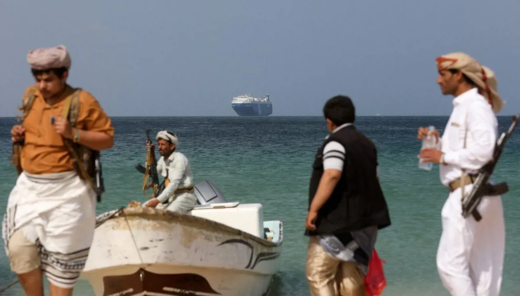 الحوثيون: استهدفنا ناقلة نفط سعودية في البحر الأحمر